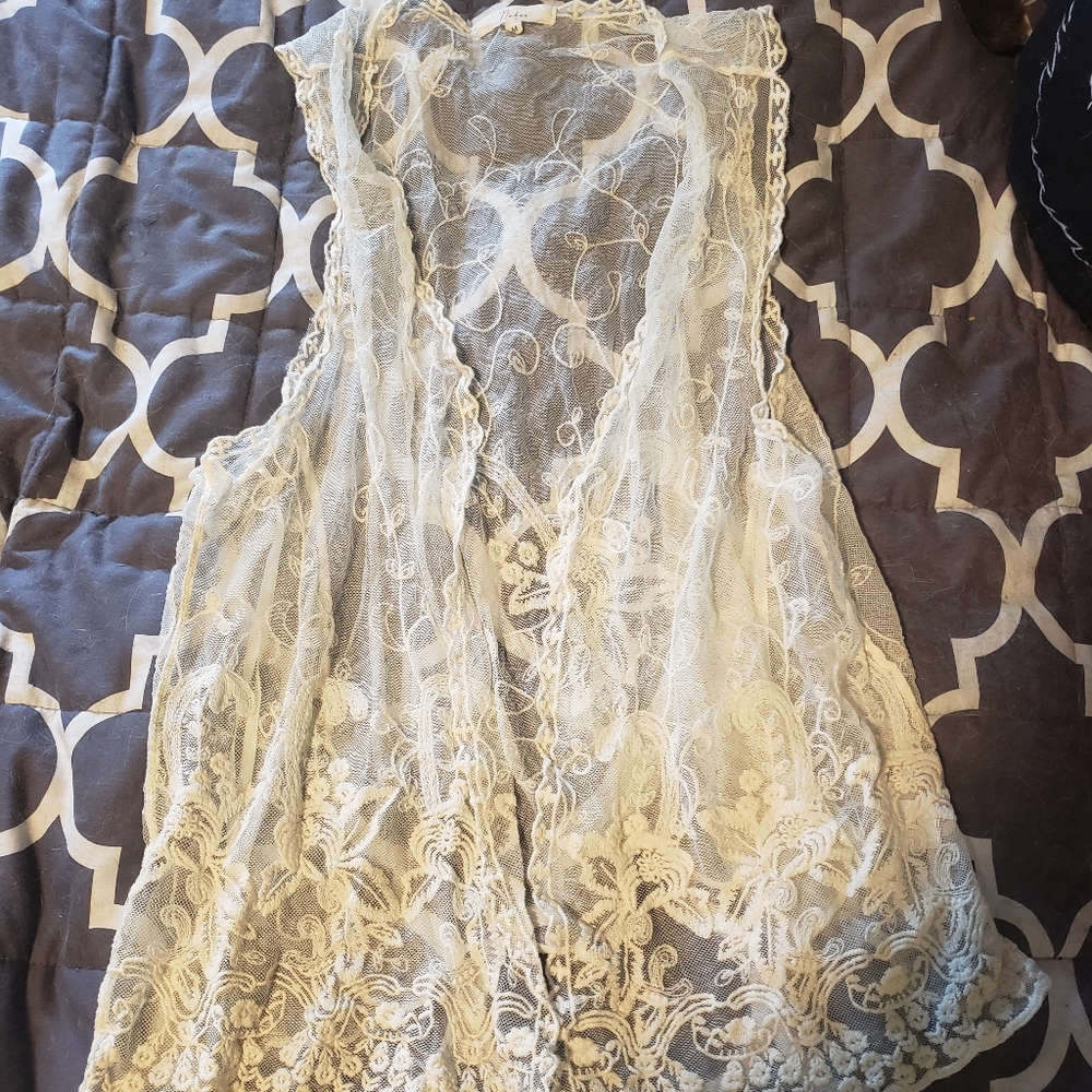 Delicate Lace Vest - Picture 1 of 2